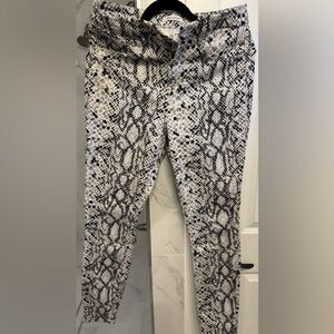 Brand new w/o tags Good American Snake print Jeans size 14/32